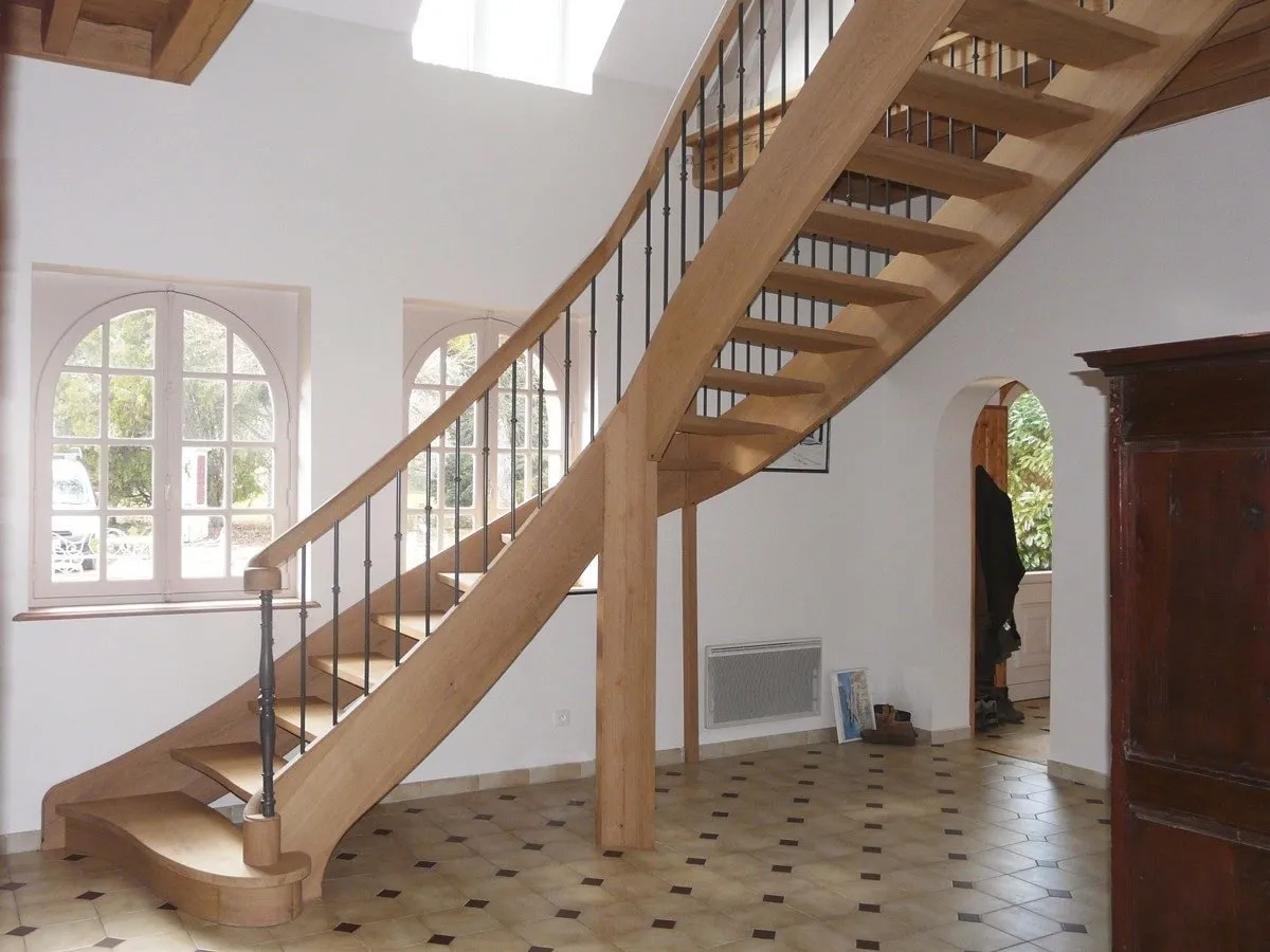 Escalier en chêne avec balustres en acier fabriqué par Jahier et Fils