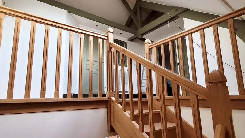 Escalier chêne moulures – vignette de l'album